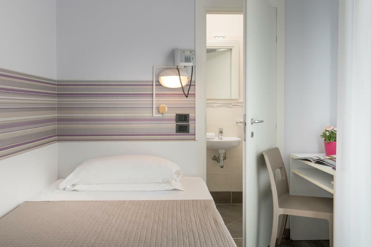 Hotel Ervill Rimini Eksteriør billede