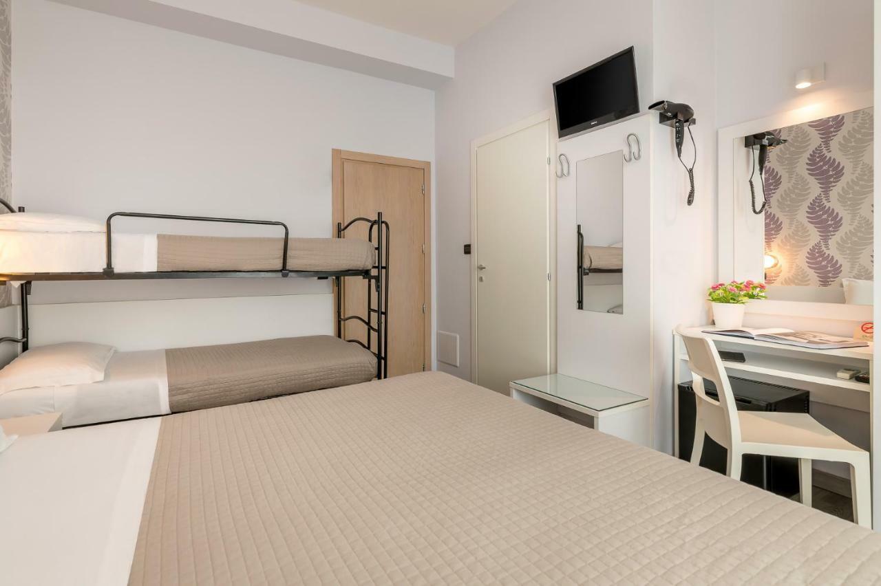 Hotel Ervill Rimini Eksteriør billede