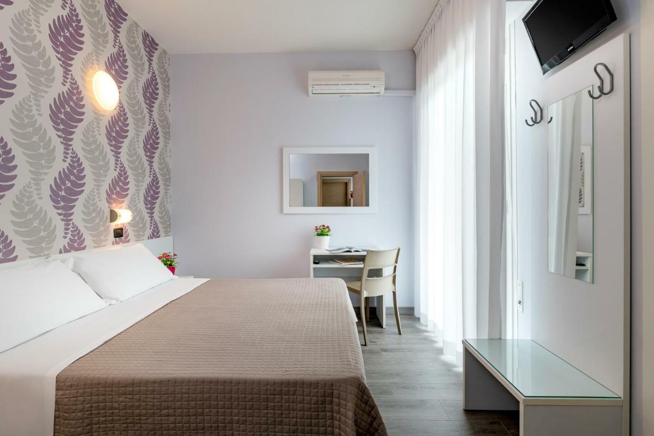Hotel Ervill Rimini Eksteriør billede